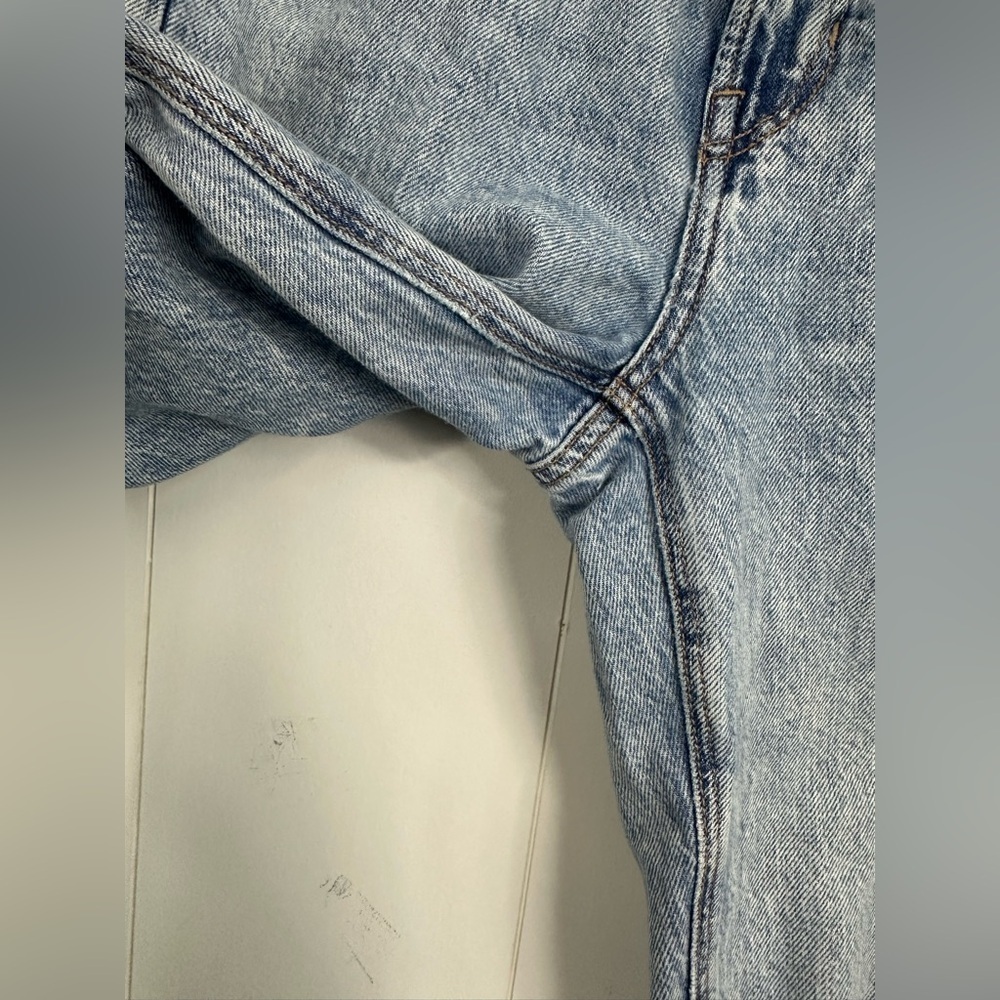 American Eagle Mom Straight Jean Womens Size 4 Destroyed Light Wash Denim - Picture 10 of 14